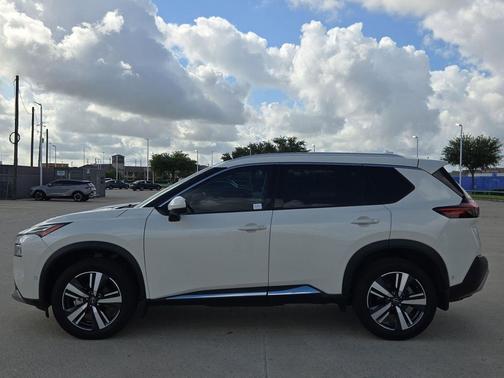 Pearl White Tricoat 2023 Nissan Rogue Platinum