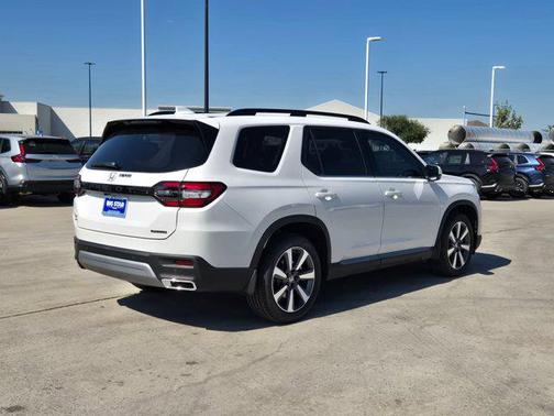 2025 Honda Pilot Touring 8-Passenger