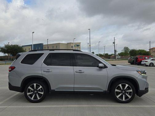 Lunar Silver Metallic 2025 Honda Pilot Elite