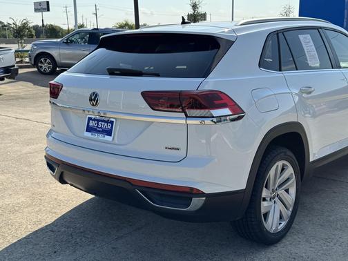 Pure White 2022 Volkswagen Atlas Cross Sport 2.0T SE w/Technology 4MOTION