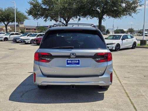 Solar Silver Metallic 2027 Honda Odyssey EX-L