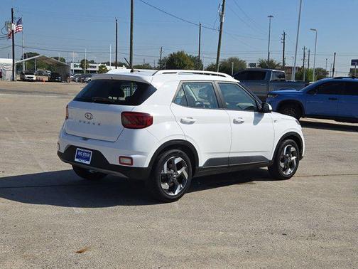 2023 Hyundai VENUE SEL