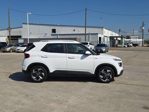 2023 Hyundai VENUE SEL
