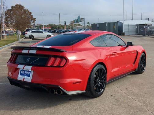 2017 Ford Shelby GT350 Base