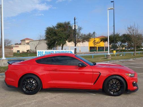 2017 Ford Shelby GT350 Base