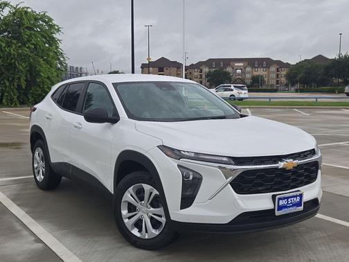 Summit White 2025 Chevrolet Trax LS
