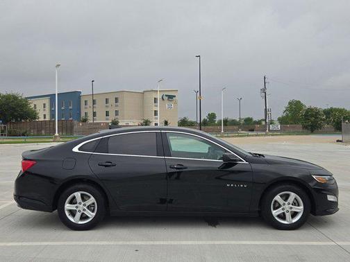 Mosaic Black Metallic 2024 Chevrolet Malibu FWD 1LT