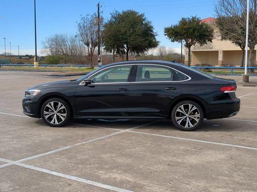 Deep Black Pearl 2021 Volkswagen Passat 2.0T SE