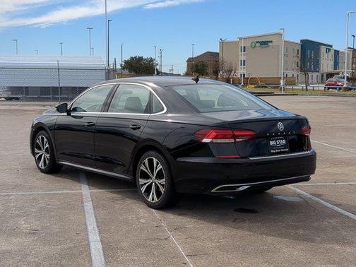 Deep Black Pearl 2021 Volkswagen Passat 2.0T SE