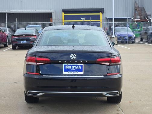 Deep Black Pearl 2021 Volkswagen Passat 2.0T SE
