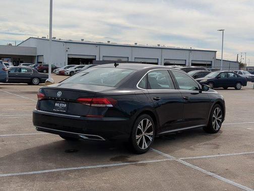 Deep Black Pearl 2021 Volkswagen Passat 2.0T SE