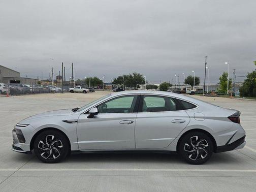 Aero Silver 2025 Hyundai SONATA SEL