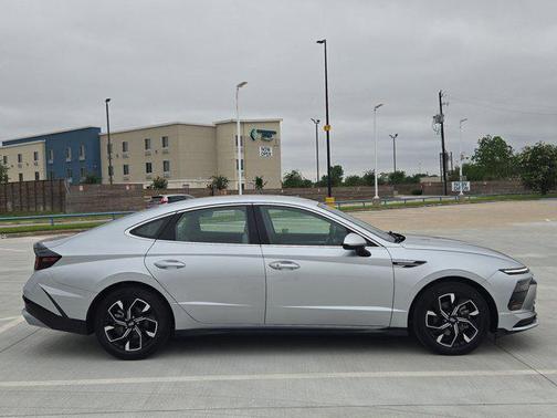 Aero Silver 2025 Hyundai SONATA SEL