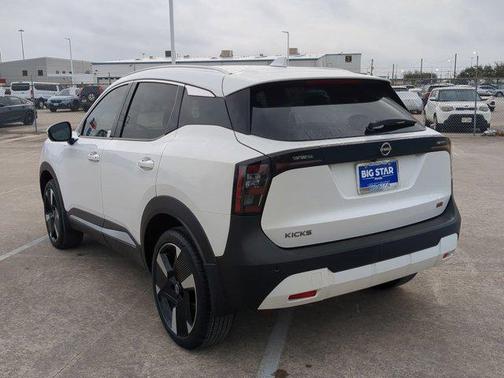 2025 Nissan Kicks SR