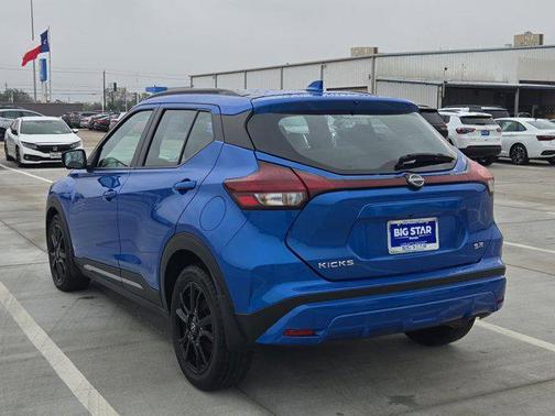 2023 Nissan Kicks SR