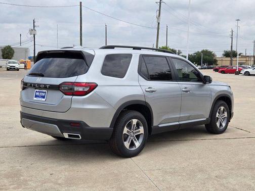 Solar Silver Metallic 2026 Honda Pilot EX-L