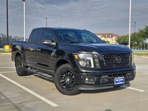 Magnetic Black Metallic 2019 Nissan Titan SV