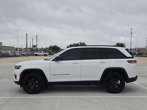 Bright White Clearcoat 2023 Jeep Grand Cherokee Limited