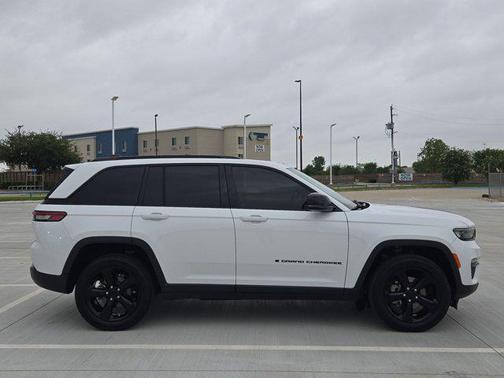 Bright White Clearcoat 2023 Jeep Grand Cherokee Limited