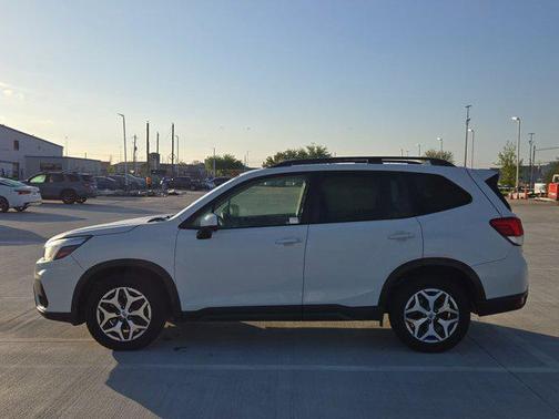 Crystal White Pearl 2020 Subaru Forester Premium