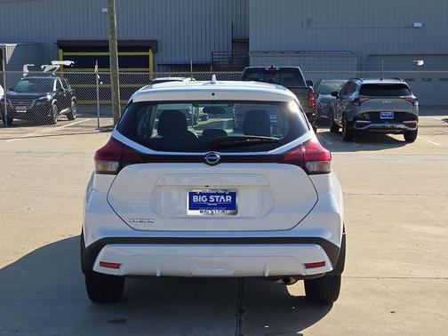 Fresh Powder 2024 Nissan Kicks S