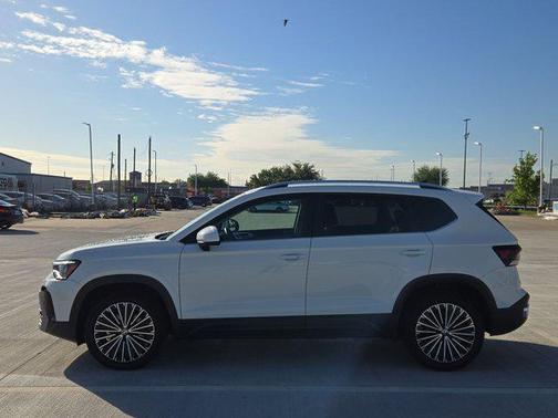 2025 Volkswagen Taos 1.5T SE