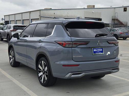 Gray 2025 Mitsubishi Outlander SEL 2.5 2WD