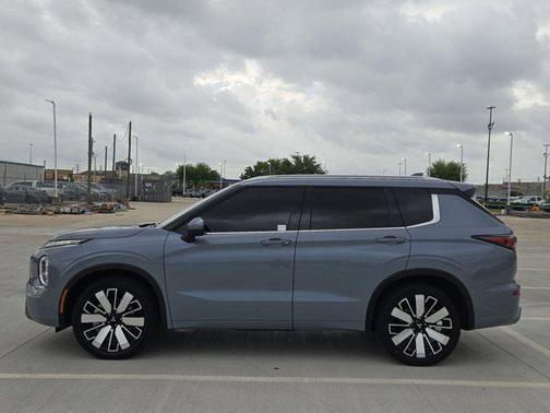 Gray 2025 Mitsubishi Outlander SEL 2.5 2WD