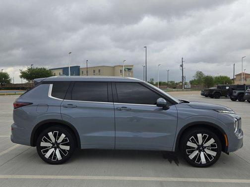 Gray 2025 Mitsubishi Outlander SEL 2.5 2WD