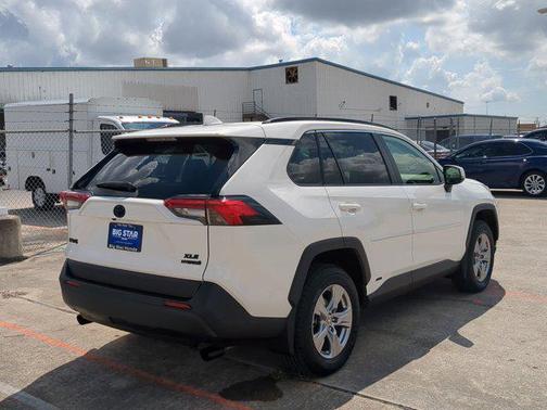 2024 Toyota RAV4 Hybrid XLE