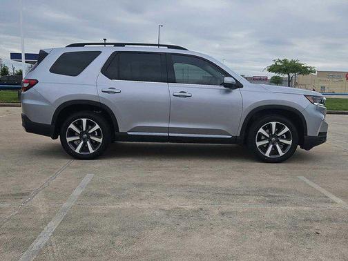 2025 Honda Pilot Touring 8-Passenger