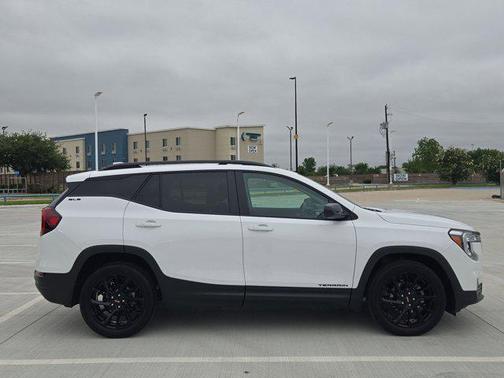 Summit White 2024 GMC Terrain SLE
