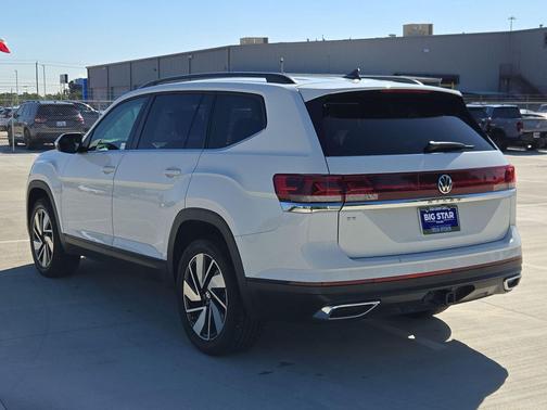 Pure White 2025 Volkswagen Atlas 2.0T SE w/Technology