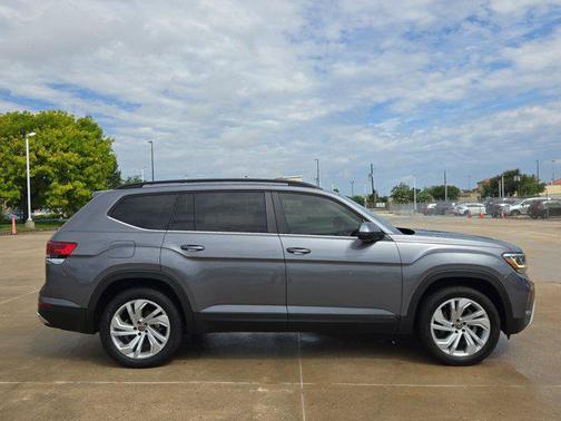 Platinum Gray Metallic 2022 Volkswagen Atlas 3.6L SE w/Technology