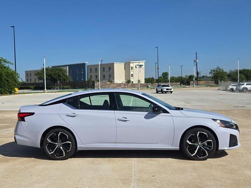 Gray Sky Pearl 2024 Nissan Altima SR FWD