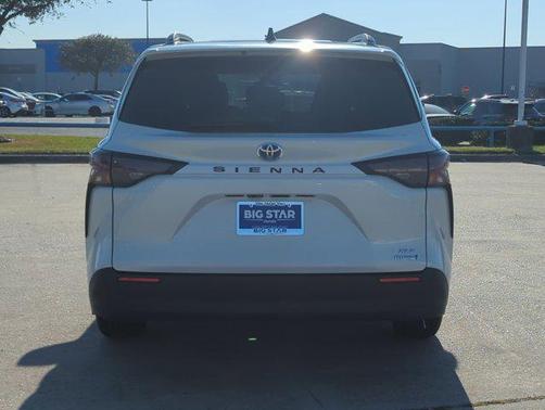 2024 Toyota Sienna XLE
