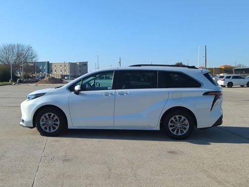 2024 Toyota Sienna XLE