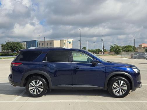 Deep Ocean Blue Pearl 2025 Nissan Pathfinder SL FWD