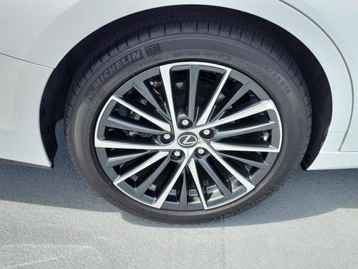 White Pearl 2025 Lexus ES 350