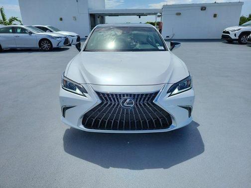 White Pearl 2025 Lexus ES 350
