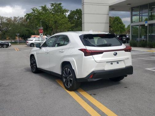 Eminent White Pearl 2025 Lexus UX 300h UX 300H