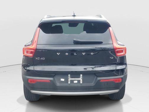 2021 Volvo XC40 T4 Momentum