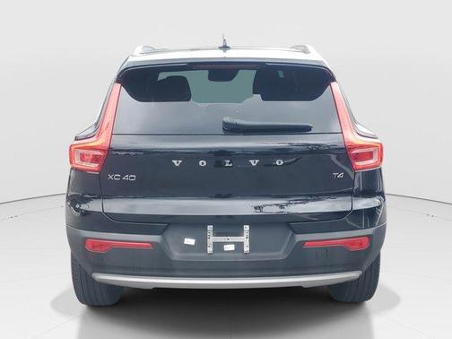 2021 Volvo XC40 T4 Momentum
