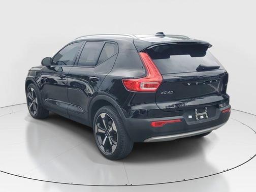 2021 Volvo XC40 T4 Momentum