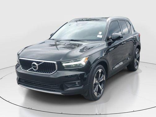 2021 Volvo XC40 T4 Momentum