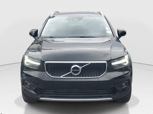 2021 Volvo XC40 T4 Momentum