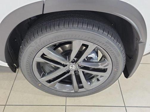 2026 Lexus NX 450h+ Luxury