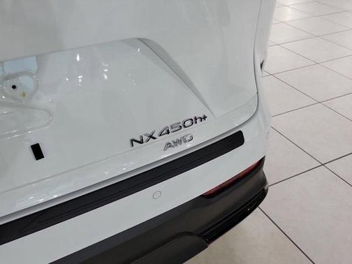 2026 Lexus NX 450h+ Luxury