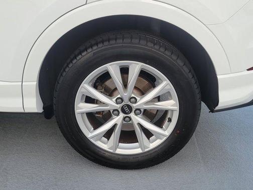 Arkona White 2024 Audi Q3 45 S line Premium