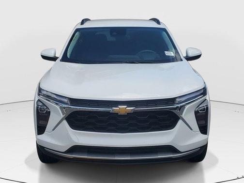 Summit White 2025 Chevrolet Trax LT